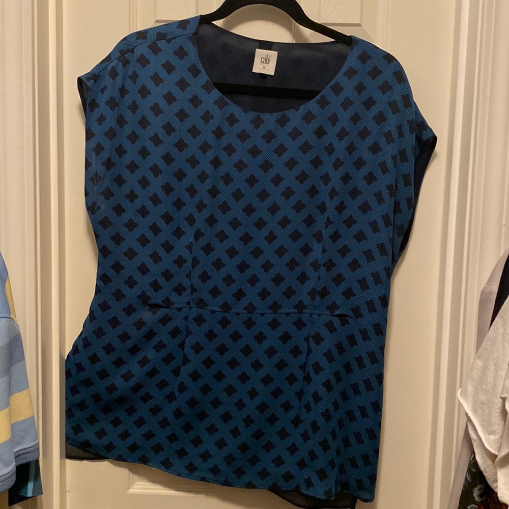 Cabi, semi-fitted at the waist, fully lined, short sleeved